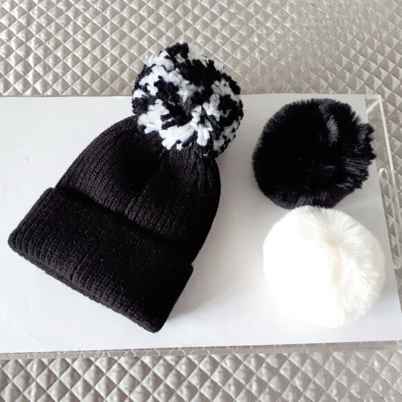 NIB / NWT Norla black beanie hat toque 3 pom pom box set - Picture 3 of 5